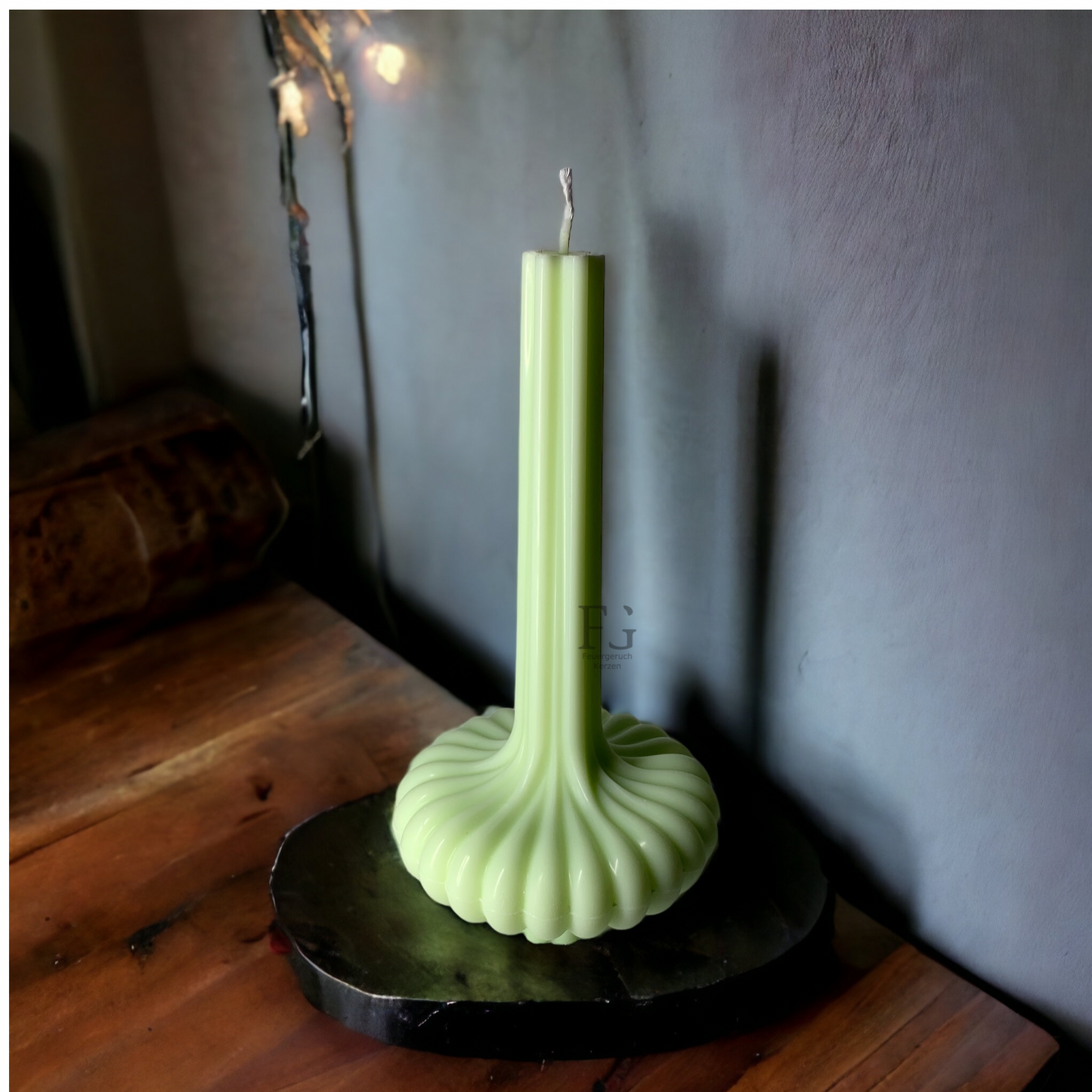 Längliche Kerze 'Vase' Mintgrün