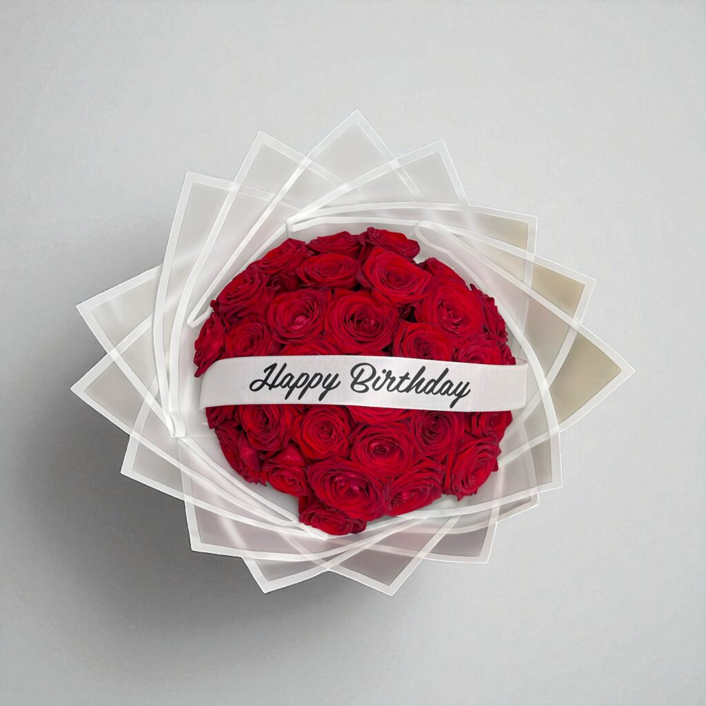 30 Red Naomi Rosen mit "Happy Birthday" Beschriftung.